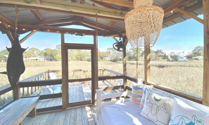 Tybee Island Cabaña | FREE Golf Cart, Bikes & Kayaks~ Luxe, King BR, Tidal Creek Retreat, PRIVATE Dock