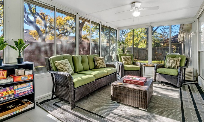 Rowlett Casa | FREE Kayak Rental Home w/ Firepit and Gameroom