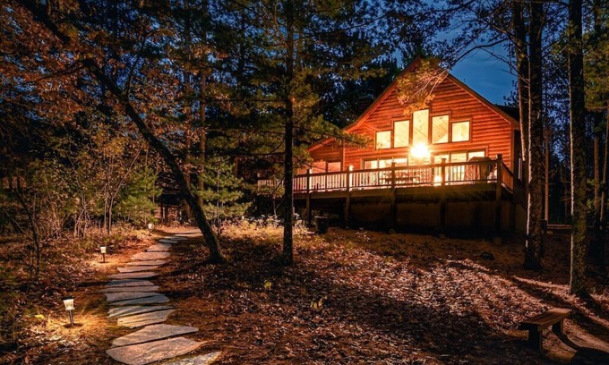 Wild Rose Cabina | Free nite book wknd offseason Lakehome logcabin hottub fireplace boats sandbeach