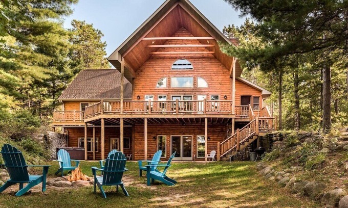 Pine River Cabina | Free nite w/wknd offseason;logcabin lake hottub kayak paddleboard pier fireplace