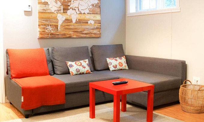 Ahuntsic Apartamento | Free Parking - Great 1BR near Henri Bourassa Metro