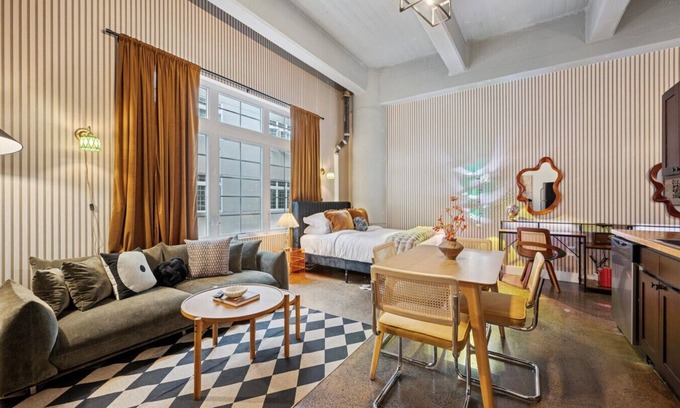 Brewerytown Apartamento | Free Parking, Gym, Rooftop, Game Room | Vive Loft