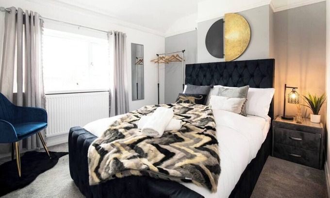 Middleton Casa | Free Parking: Home in Middleton, Leeds