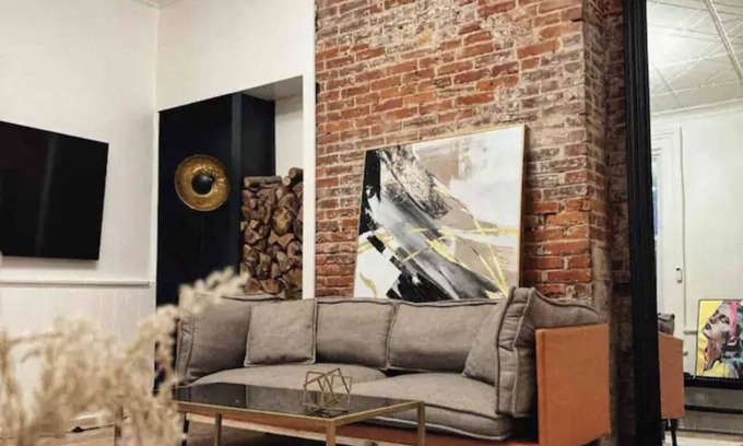 East Allegheny Apartamento | Free parking King & Queen Bed Historic Luxury loft