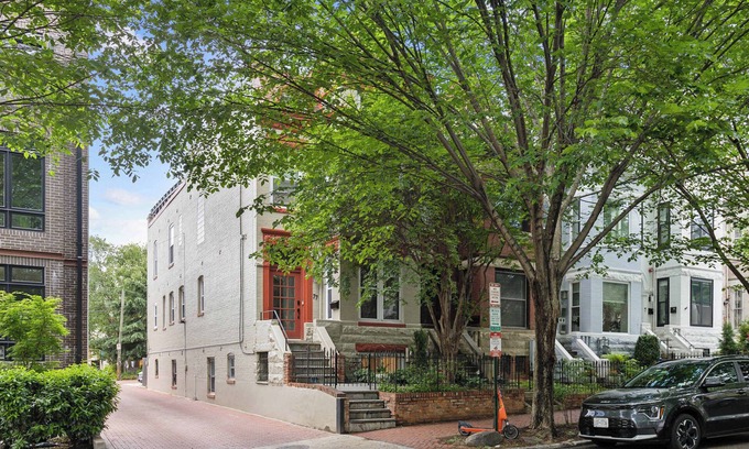 Bloomingdale Apartamento | Free Parking! Large, 2BR/1.5BA with AC/TV/Internet