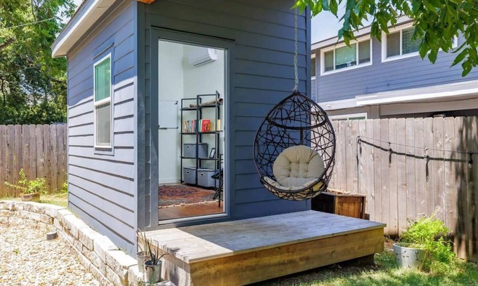 Allandale Casa | Free Parking, Large Yard, Home Office - 5 Pillars