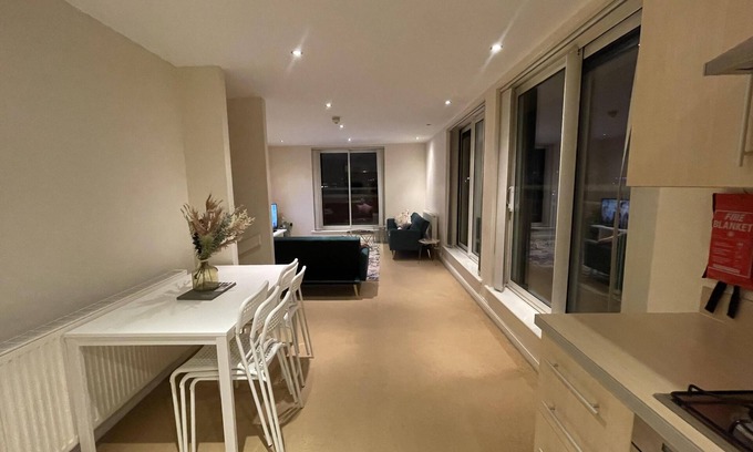 Welford Apartamento | Free Parking Near City Centre & Stadium Sleeps 6-8