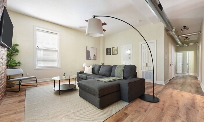 Point Breeze North Apartamento | Netflix+FREE Parking Near Hospitals|Food|Shopping
