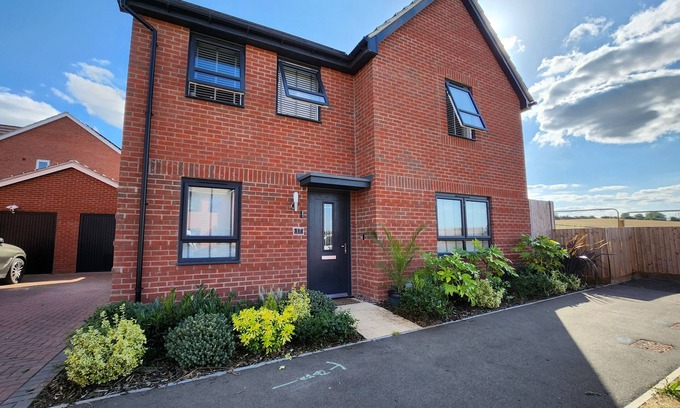 Wellingborough Casa | FREE Parking, Short & Long Relocation Stay, Insurance, Business. Great Location!