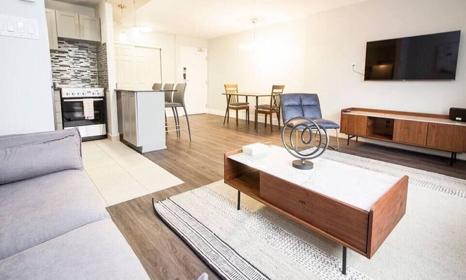 Downtown Winnipeg Condominio | Free Parking & Wi-Fi! One-bedroom Suite with Amazing View
