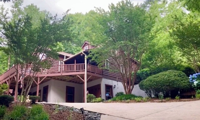 Lake Lure Cabina | Free private boat tour…weather permitting…5 Min Walk to Beach and Marina