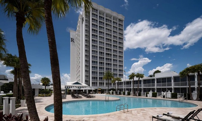 Lake Buena Vista Hotel | Free Shuttle to Parks: Family-Flexible Room w/ Pool & Spa Access Near Disney