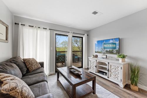 Notch Estates Apartamento | Free Silver Dollar City Tickets & other attractions! Branson, Walk-In Available