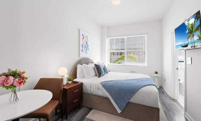 West Avenue Hotel | Free Toiletries, Fast Wifi & AC | nr South Pointe Beach