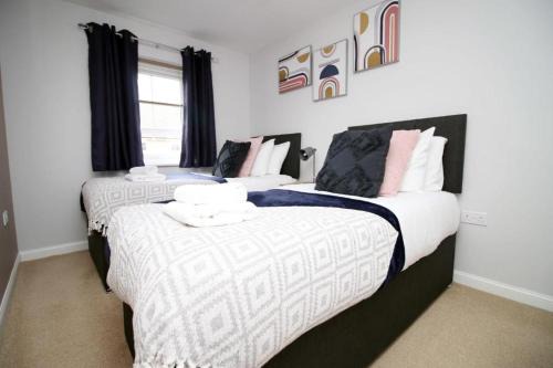 Rogerstone Casa | Free Wifi | Parking Access | 3BR