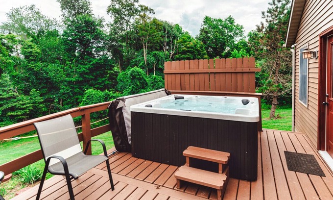 Rockbridge Casa | Freedom Cottage, 12 Acres with Private Hot Tub