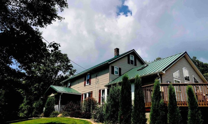 Hadley Otro | Freedom Farm country getaway!