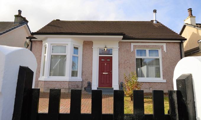 Kilmun Cabaña | Freeland Cottage, lovely cottage, coastal Dunoon, quiet location,