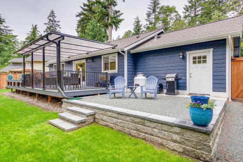 Freeland Casa | Freeland Retreat - Deck, Fire Pit and Beach Access!