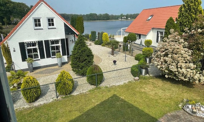 Heel Casa | Freistehendes Ferienhaus am See Nähe Roermond