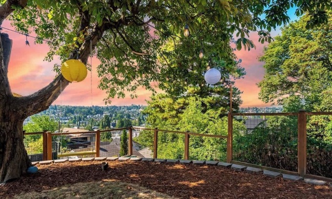 Fremont Casa | Fremont Bungalow with Backyard View Seattle