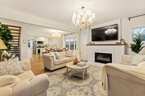 Glen Ellyn Casa | French Country Cottage