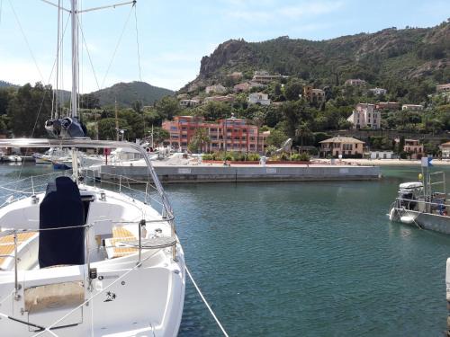 Theoule-sur-Mer Apartamento | French Riviera 1 bedroom on the beach facing Cannes