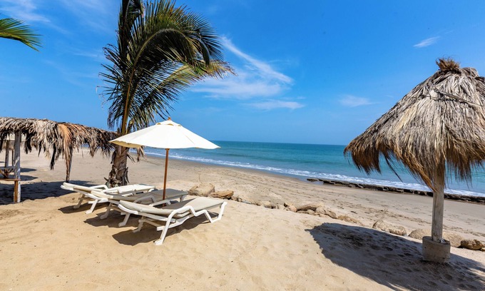 Las Pocitas Condominio | Frente al mar, lujoso apartamento. vista espectacular. Playa Las Pocitas-Mancora