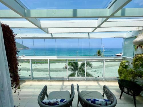 Recreio dos Bandeirantes Apartamento | Frente mar- Apto pé na areia com charme e conforto