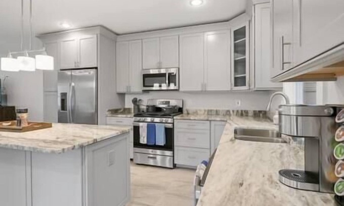 Annandale Casa | Fresh | 5 bedroom | Luxury | Center | Sunny