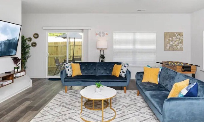 Charlotte Casa | Fresh & Comfy Near Uptown w/HotTub & Private Yard