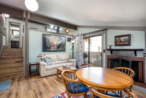Bear Valley Apartamento | Fresh Remodel and Dog Friendly - CS#92