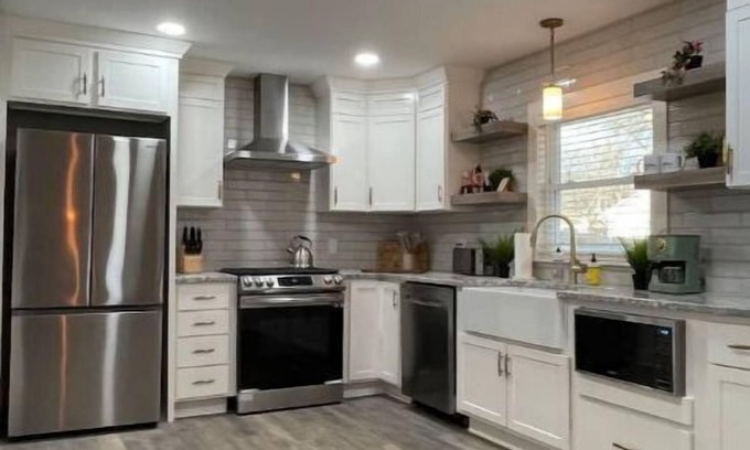 Westwood Casa | Freshly-remodeled, dog-friendly Westwood charmer!