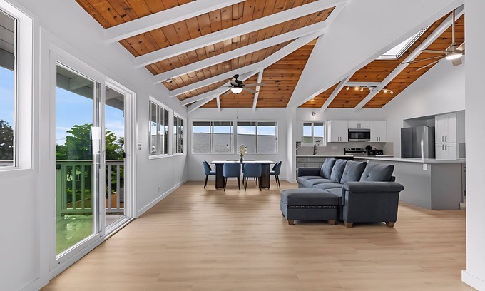 Kona Palisades Casa | Freshly Remodeled w/ Vaulted Ceilings ,Lanai view 3.5 mi from Airport Live Local
