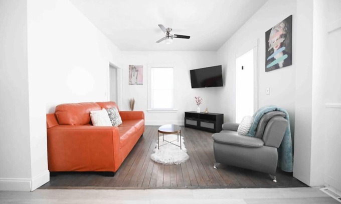 Ansonia Apartamento | FRESHLY RENOVATED 2 BR APARTMENT!