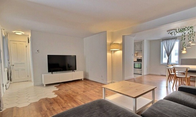 Village-des-Hurons Casa | Freshly renovated bright house