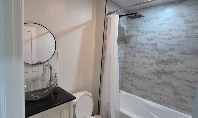 Trenton Casa | Freshly Renovated 2 bedroom house with big patio and backyard