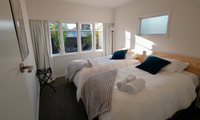 Hamilton East Casa | Freshly Renovated in Hamilton East