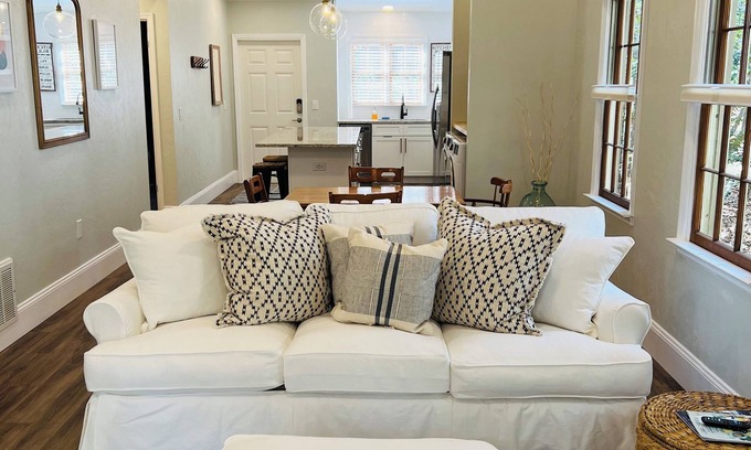 Haile Plantation Casa | Freshly Renovated Single Story Townhouse Adjacent Haile Village Stocked Kitchen
