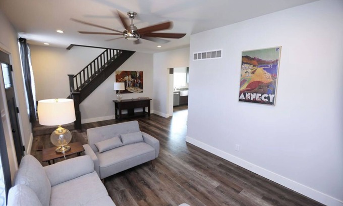Imperial Casa | Freshly updated bungalow near Kimmswick and major highways- Prime Location