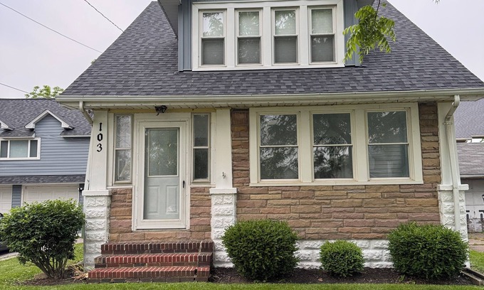 Fairport Harbor Casa | Freshly Updated 4-Bedroom Home with Gorgeous Lake Views – Walk to the Water!