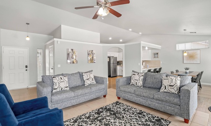 Sierra Sky Park Casa | Fresno Home - Pool - 4:2 - Near Fig Garden Loop!