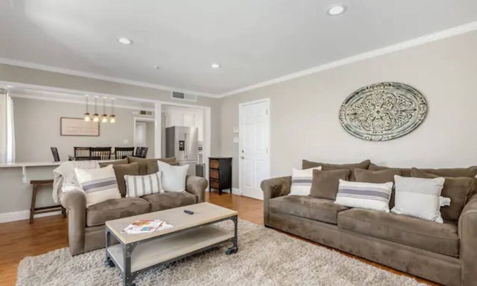 Raisin Casa | Fresno House, Sleep No. Beds, BBQ, Fire Pit, 4 Bed: 2 Bath