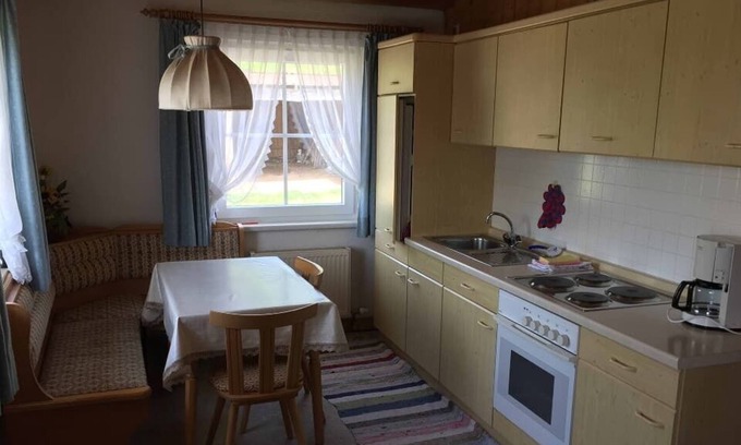 Untergriesbach Apartamento | Apartamento espacioso y acogedor con espacio adicional y cama con dosel