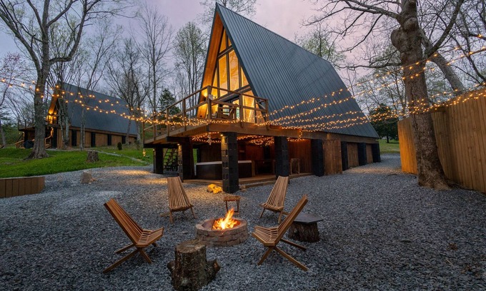 Cosby Cabina | Freya's Cabin peaceful Aframe with hot tub & sauna 15 min to the national park!