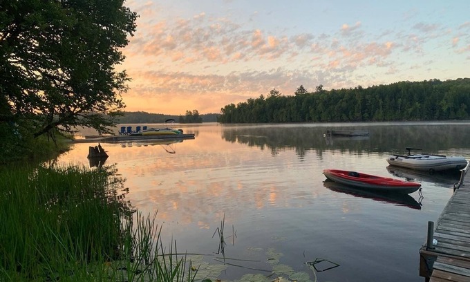 Val-des-Monts Casa | Friendly Fires: The Perfect Lakeside Getaway