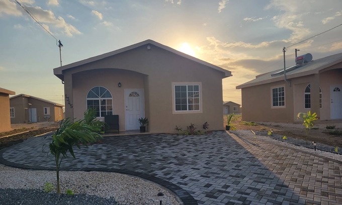 Portmore Casa | Friendly gated community comfort home