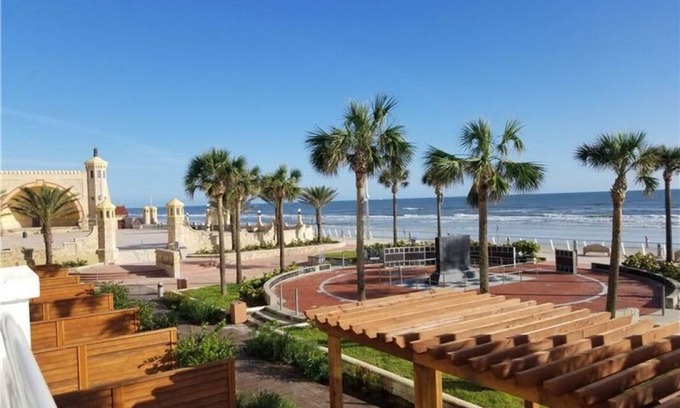 Brush - Stewarts Complejo | Friends and Family Beach Escape! Two Modish Units! Onsite Pool, Hot Tub
