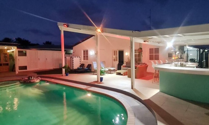 Willemstad Villa | Acogedora villa con jardín tropical y grande piscina privada
