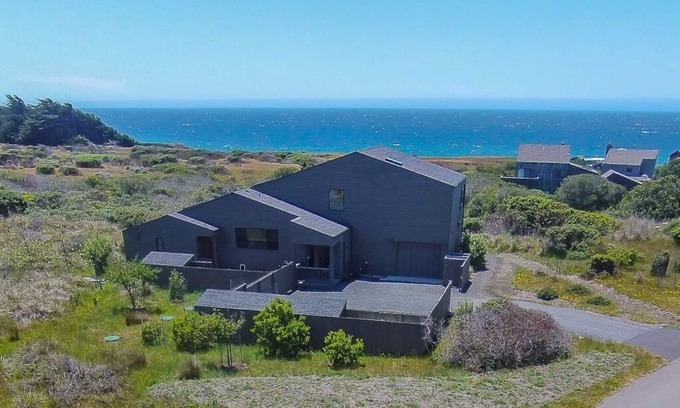 Sea Ranch Casa | Friends and family will love staying at Tranquility Base in the Sea Ranch